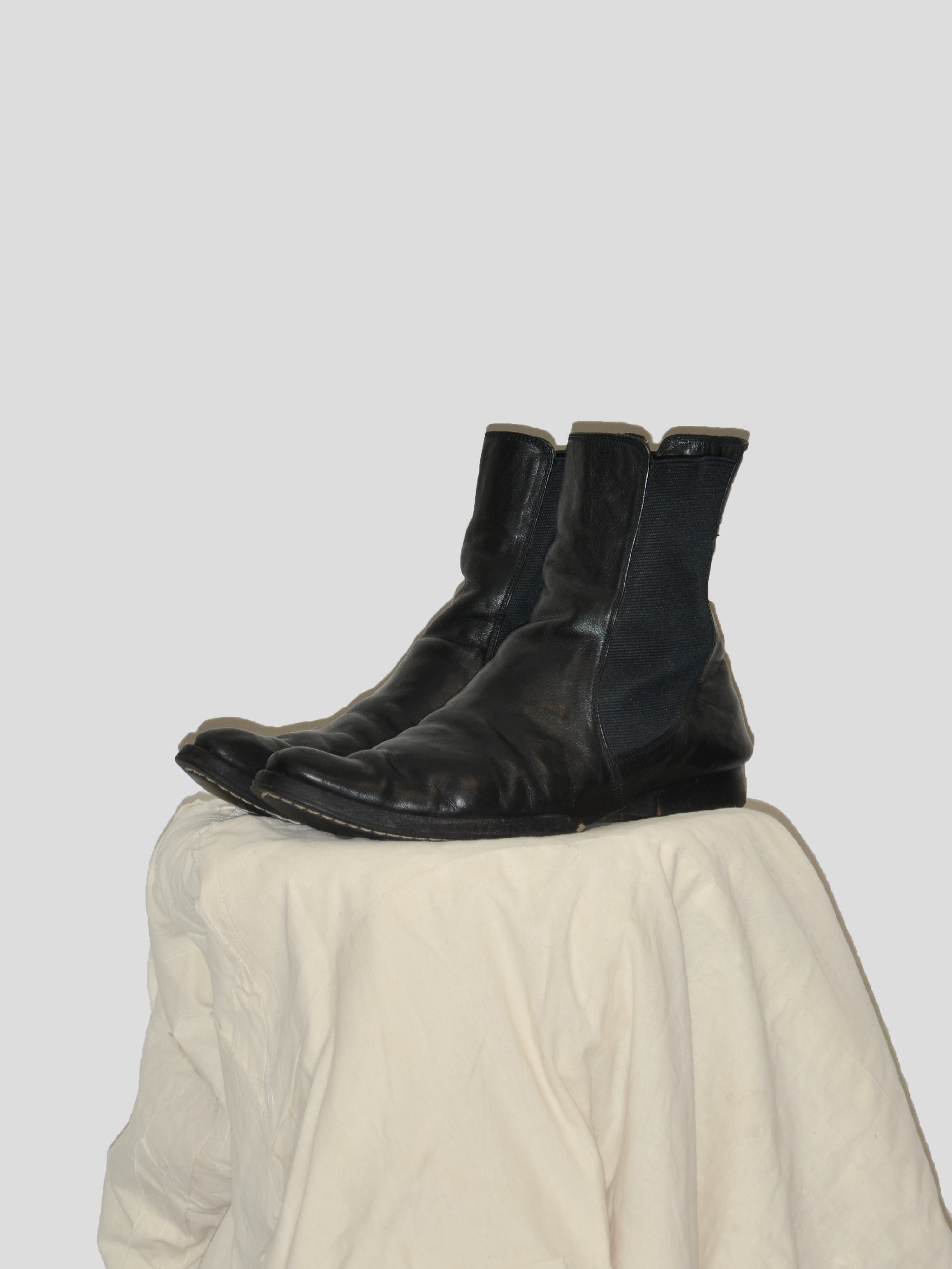 2000s Black Chelsea Boots